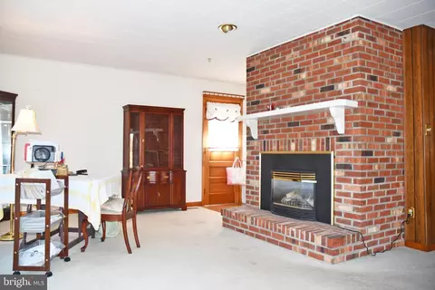 Living - 408 Delaware Ave, Elkton, MD 21921 photo 1 of 5