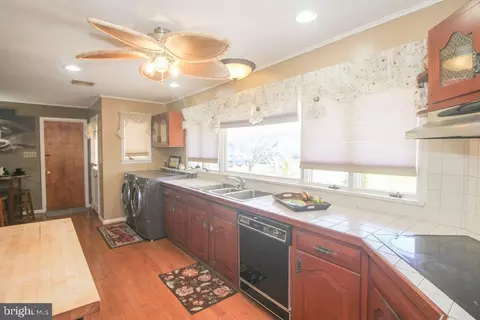Kitchen - 85 Edgewater Dr, Earleville, MD 21919 photo 1 of 3