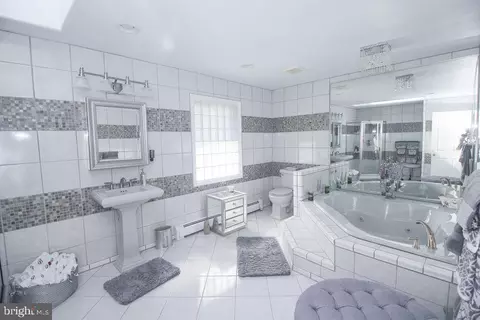 Bath - 85 Edgewater Dr, Earleville, MD 21919 photo 1 of 6