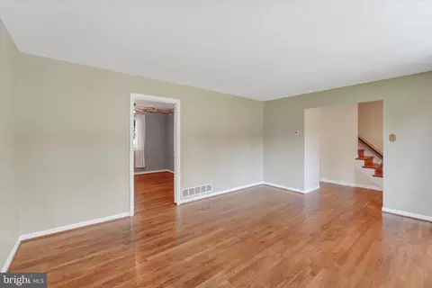 Living - 31 Andora Dr, Elkton, MD 21921 photo 3 of 4