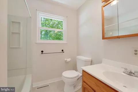 Bath - 31 Andora Dr, Elkton, MD 21921 photo 2 of 2