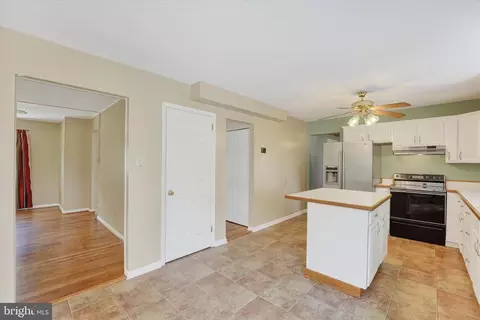Entry Way - 31 Andora Dr, Elkton, MD 21921 photo 3 of 6