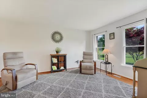 Living - 98 Blakiston Ln, Warwick, MD 21912 photo 1 of 2