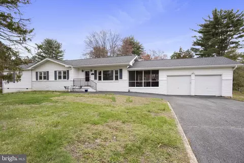 16 4th Ave, Elkton, MD 21921