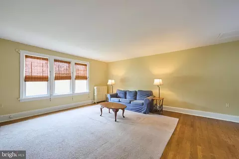263 E Main St, Elkton, MD 21921 photo 4