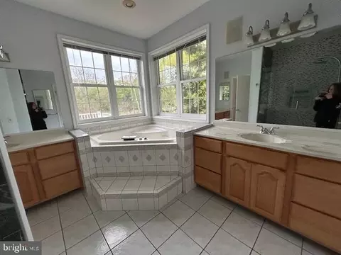 Bath - 39 Riverside Dr, Elkton, MD 21921 photo 3 of 14
