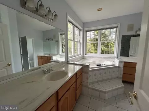 Bath - 39 Riverside Dr, Elkton, MD 21921 photo 2 of 14