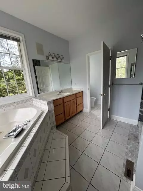 Bath - 39 Riverside Dr, Elkton, MD 21921 photo 5 of 14