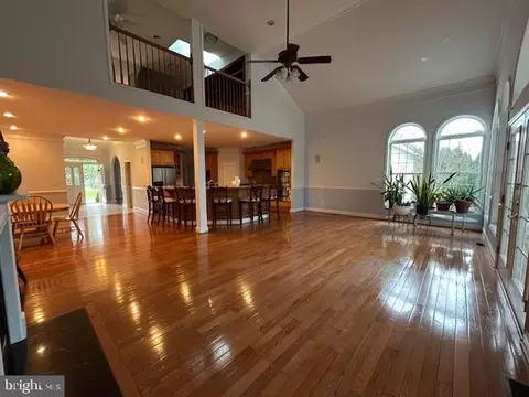 Living - 39 Riverside Dr, Elkton, MD 21921 photo 5 of 9