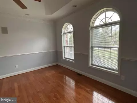 Living - 39 Riverside Dr, Elkton, MD 21921 photo 2 of 9