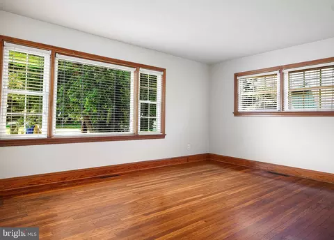Living - 12 Riverview Ave, Earleville, MD 21919 photo 4 of 7
