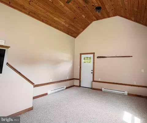 Living - 12 Riverview Ave, Earleville, MD 21919 photo 6 of 7
