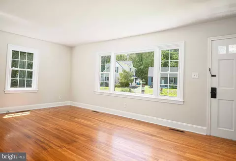 Living - 12 Riverview Ave, Earleville, MD 21919 photo 2 of 7