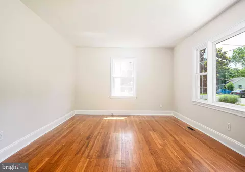 Living - 12 Riverview Ave, Earleville, MD 21919 photo 3 of 7