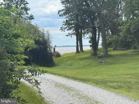 75 Vermont Ave, Earleville, MD 21919