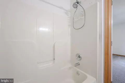 Bath - 6 Windsor Ct, Elkton, MD 21921 photo 2 of 3