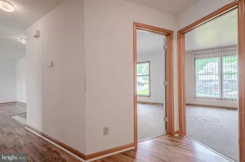 Entry Way - 6 Windsor Ct, Elkton, MD 21921 photo 4 of 6