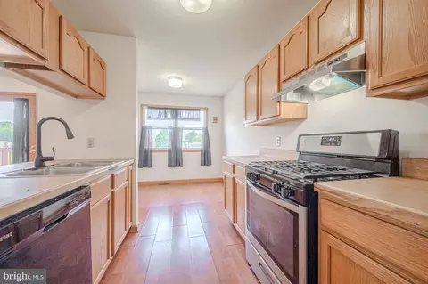 Kitchen - 6 Windsor Ct, Elkton, MD 21921 photo 2 of 2