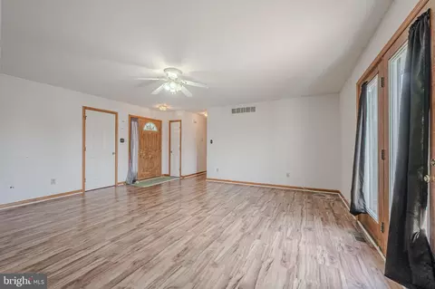 Living - 6 Windsor Ct, Elkton, MD 21921 photo 3 of 3