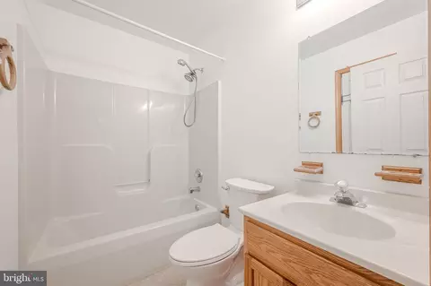 Bath - 6 Windsor Ct, Elkton, MD 21921 photo 1 of 3