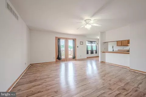 Living - 6 Windsor Ct, Elkton, MD 21921 photo 1 of 3