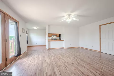 Living - 6 Windsor Ct, Elkton, MD 21921 photo 2 of 3