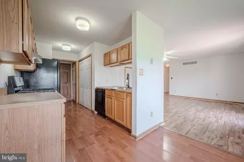 Entry Way - 6 Windsor Ct, Elkton, MD 21921 photo 2 of 6