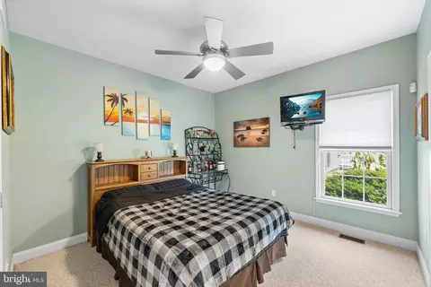 Bedroom - 83 Rolling Green Ln, Elkton, MD 21921 photo 3 of 3