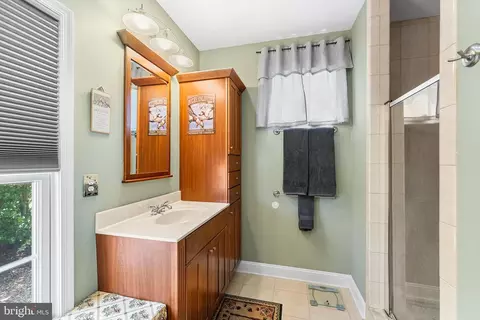 Bath - 83 Rolling Green Ln, Elkton, MD 21921 photo 3 of 3