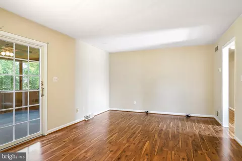Living - 206 Newark Ave, Elkton, MD 21921 photo 3 of 4