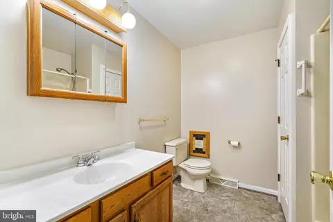 Bath - 206 Newark Ave, Elkton, MD 21921 photo 2 of 2