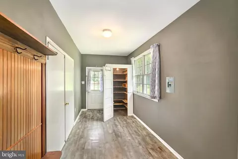 Entry Way - 206 Newark Ave, Elkton, MD 21921 photo 4 of 5