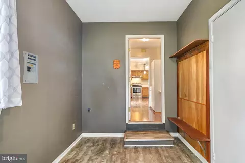 Entry Way - 206 Newark Ave, Elkton, MD 21921 photo 5 of 5