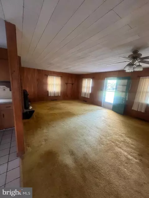 Living - 79 Riverview Ave, Earleville, MD 21919 photo 3 of 3