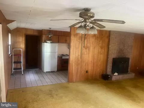 Living - 79 Riverview Ave, Earleville, MD 21919 photo 2 of 3