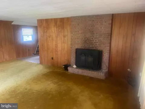Living - 79 Riverview Ave, Earleville, MD 21919 photo 1 of 3