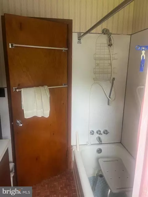Bath - 79 Riverview Ave, Earleville, MD 21919 photo 2 of 2