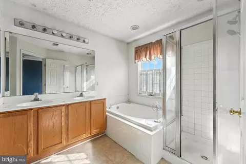 Bath - 52 Hickory Ln, Elkton, MD 21921 photo 1 of 2