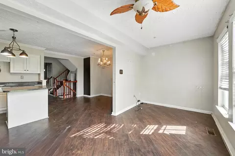 Living - 52 Hickory Ln, Elkton, MD 21921 photo 3 of 4