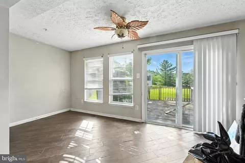 Living - 52 Hickory Ln, Elkton, MD 21921 photo 4 of 4