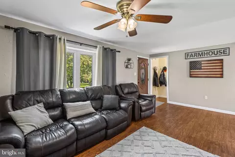 Entry Way - 30 Skyline Dr, Conowingo, MD 21918 photo 1 of 4
