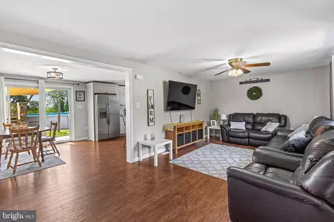 Living - 30 Skyline Dr, Conowingo, MD 21918 photo 1 of 1