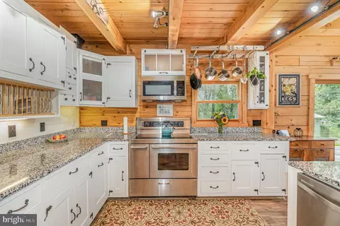 Kitchen - 96 Weaver Meadows Rd, Conowingo, MD 21918 photo 2 of 3