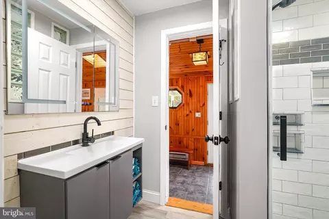 Bath - 78 Riverview Ave, Earleville, MD 21919 photo 1 of 4