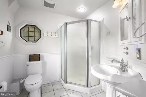 Bath - 78 Riverview Ave, Earleville, MD 21919 photo 3 of 4