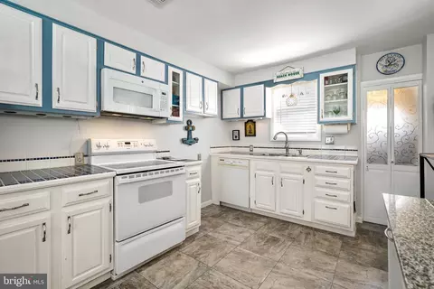 Kitchen - 78 Riverview Ave, Earleville, MD 21919 photo 1 of 2