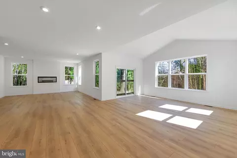Living - 6 Fulton Ct, Warwick, MD 21912 photo 1 of 2