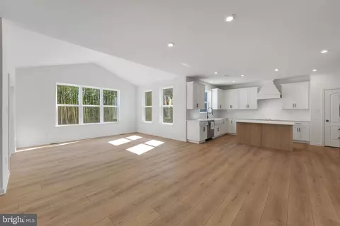 Living - 6 Fulton Ct, Warwick, MD 21912 photo 2 of 2