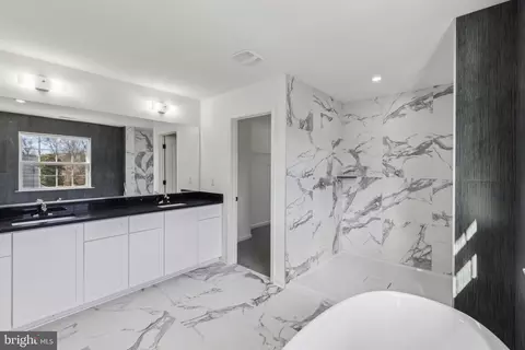 Bath - 6 Fulton Ct, Warwick, MD 21912 photo 1 of 2