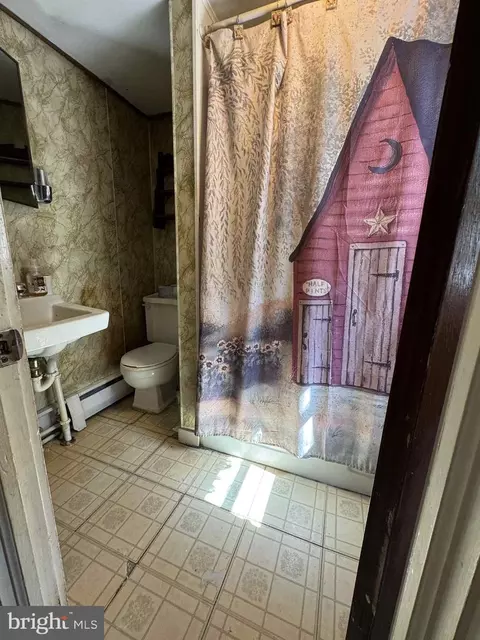 Bath - 20 Wilson St, Warwick, MD 21912 photo 1 of 1